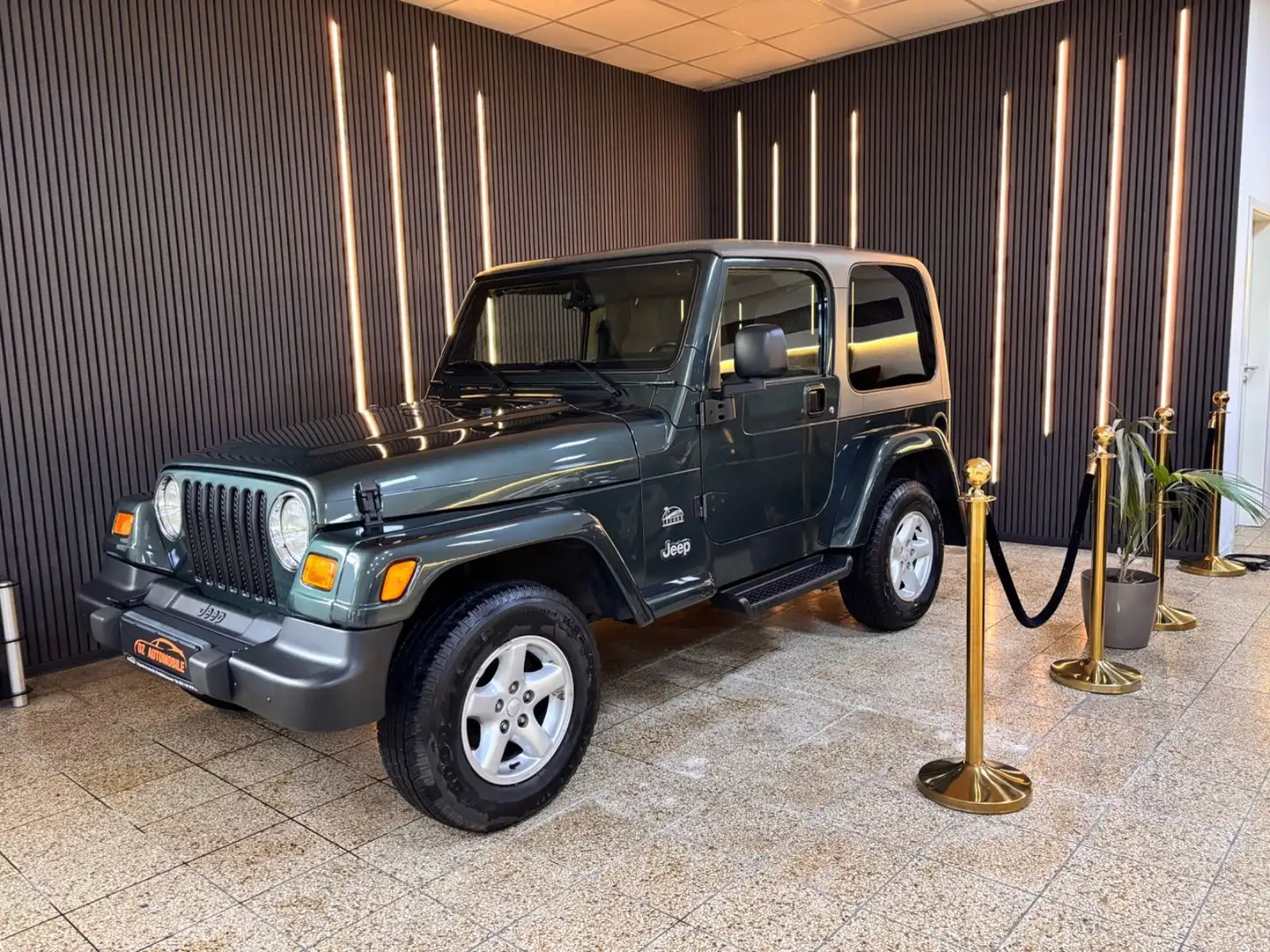 Jeep Wrangler Sahara 4.0 Grün - 1