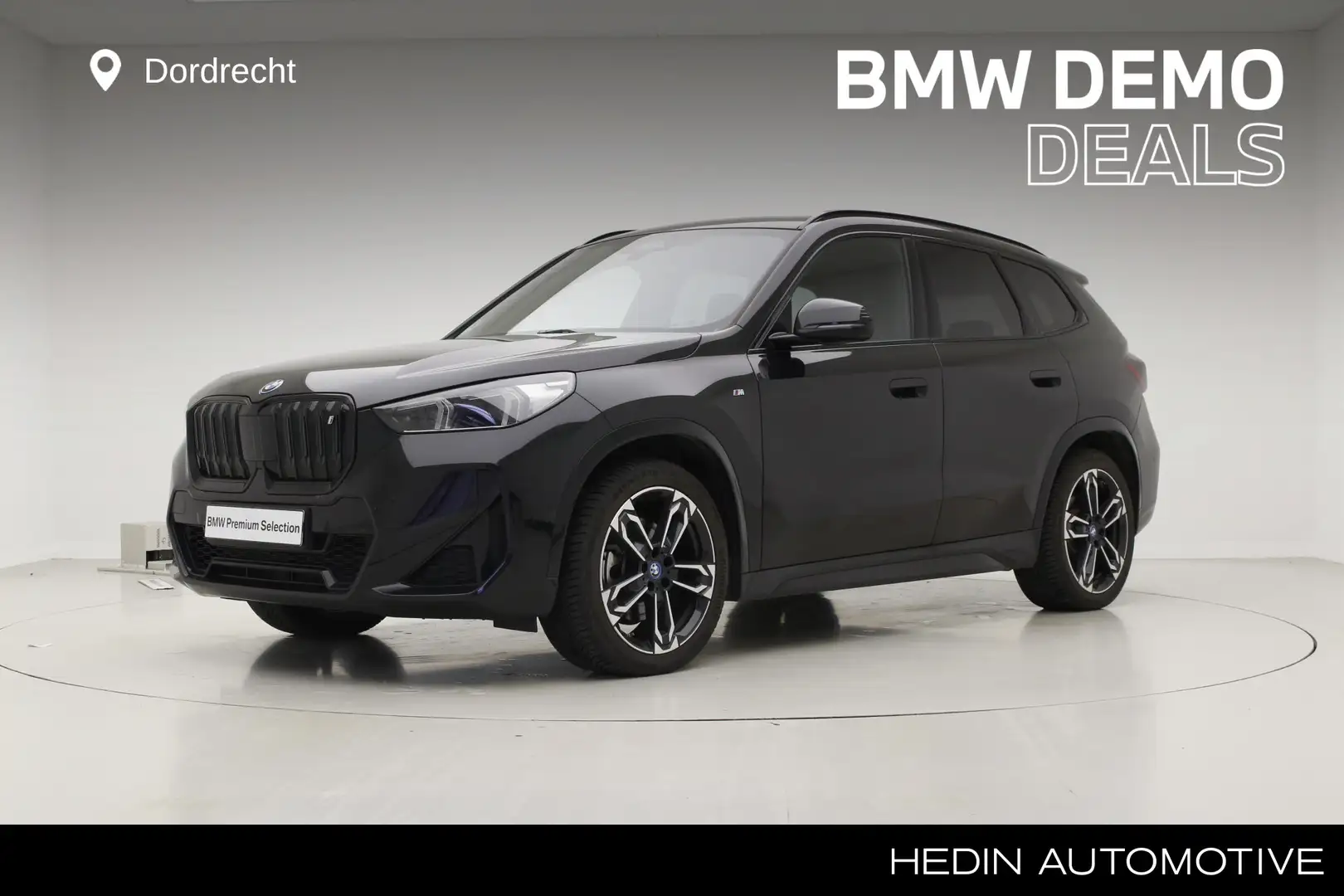 BMW iX1 xDrive30 67 kWh | Panorama | Camera | Harman Kardo Zwart - 1