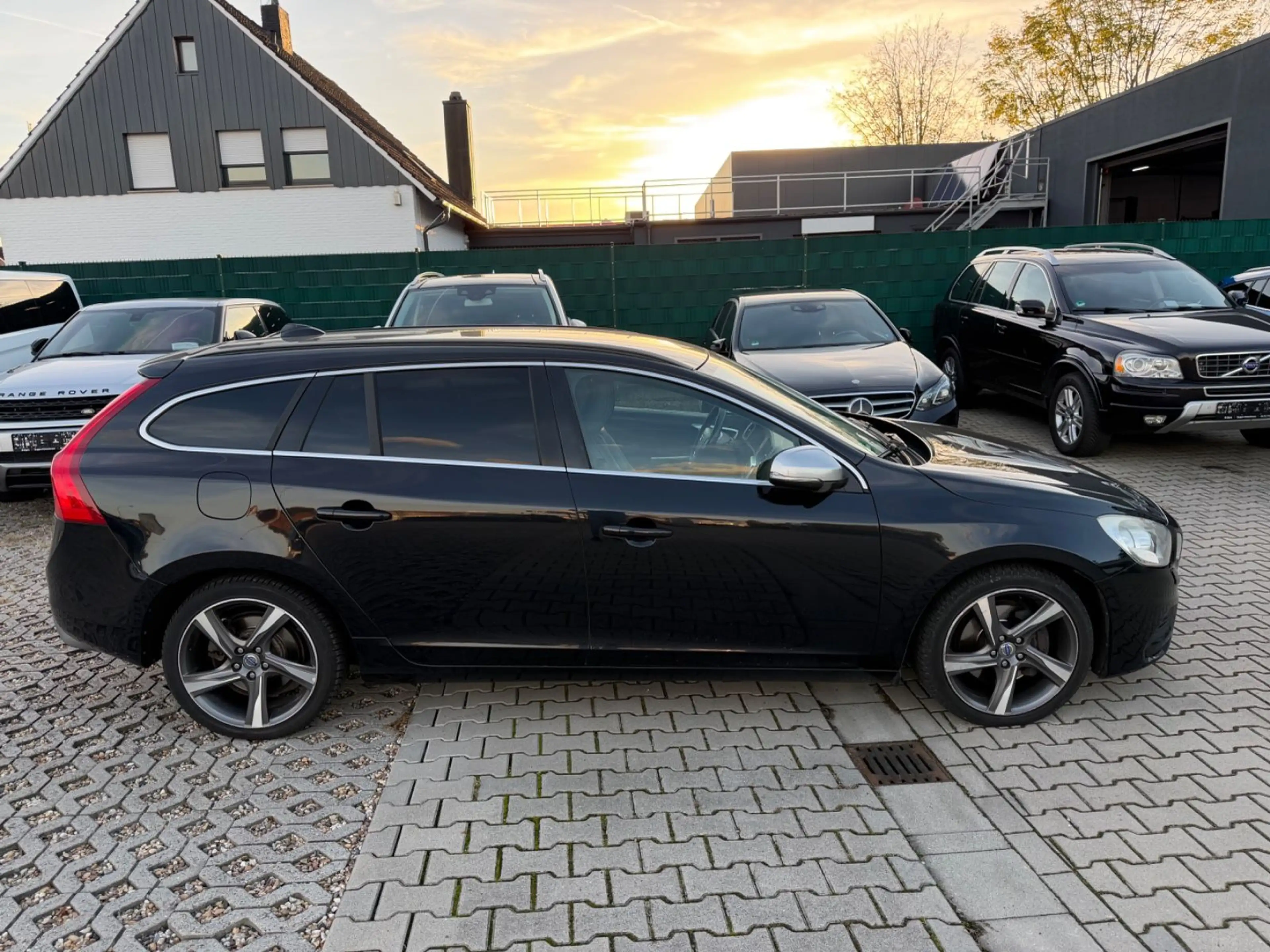 Volvo V60 Kombi R-Design Aut.*Xenon*Navi*Leder*Memory — photo 3