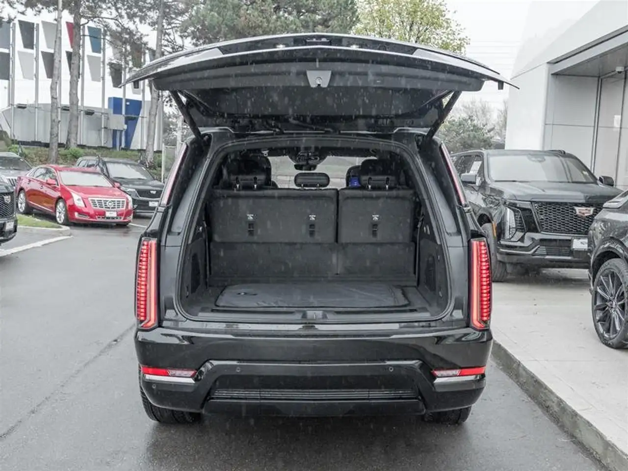Cadillac Escalade снимка Cadillac Escalade