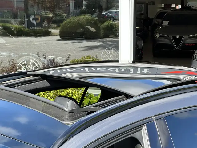 Mercedes-Benz GLA view 10
