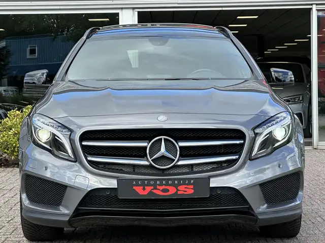 Mercedes-Benz GLA view 11