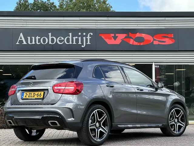 Mercedes-Benz GLA view 9
