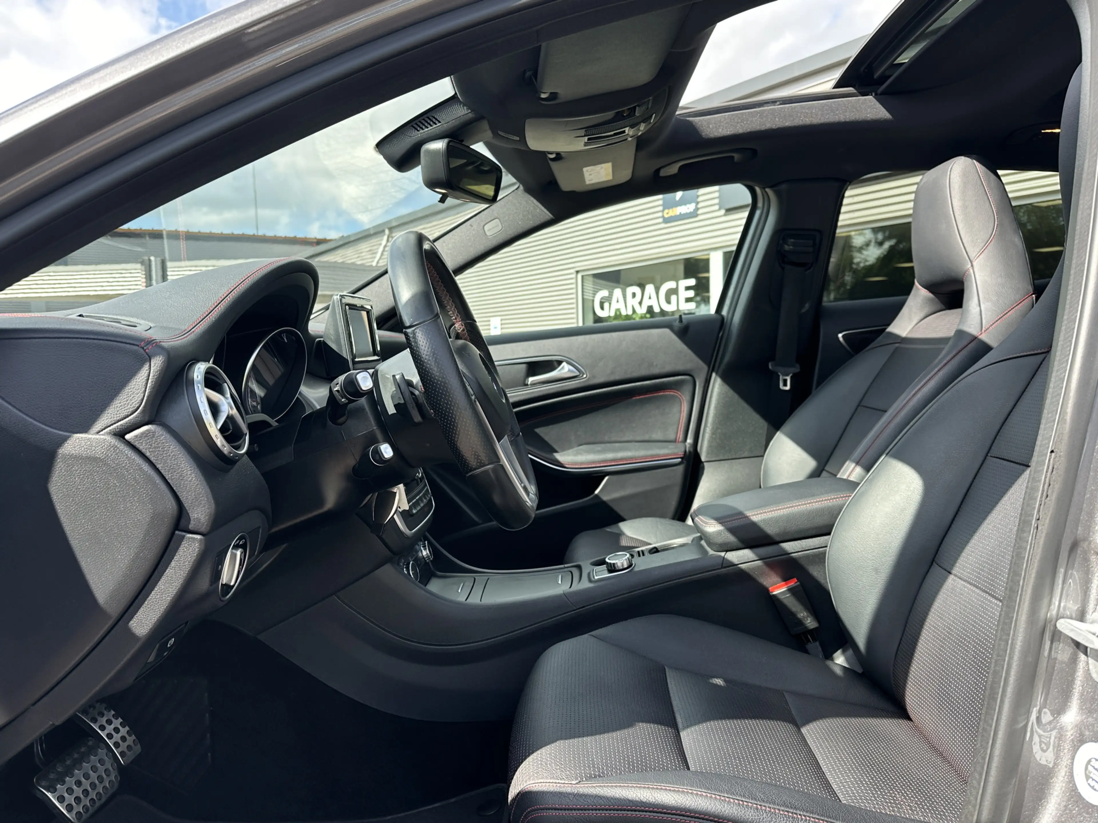 Mercedes-Benz GLA 250 AMG-Line | Panodak | 211 pk | Camera | CarPlay — photo 4