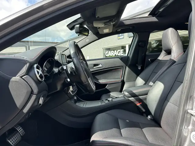 Mercedes-Benz GLA view 4