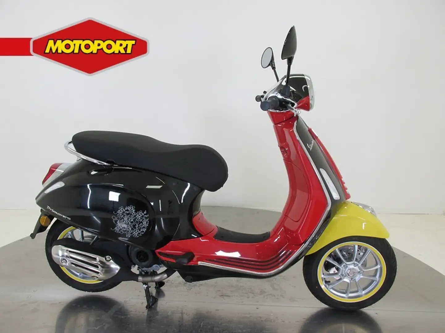 Vespa Primavera Disney 45km Zwart - 1