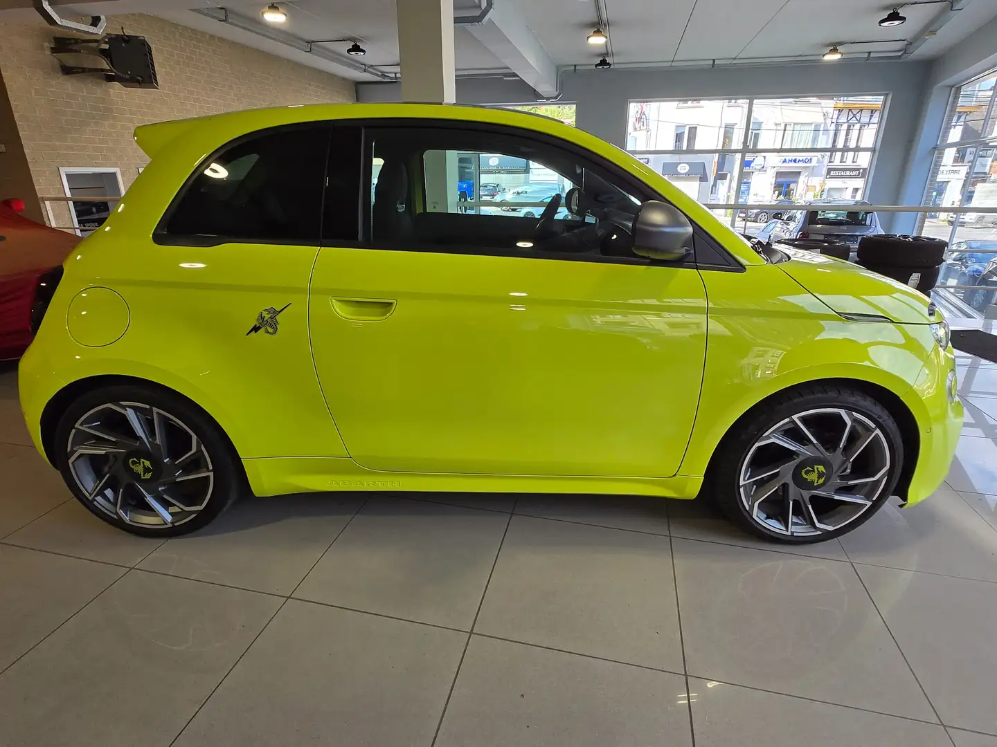 Abarth 500e e-500 42 kWh Scorpionissima XXX 157 KM XXX Gelb - 2