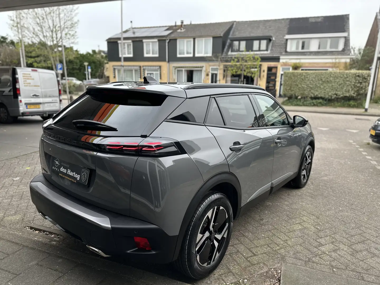 Peugeot 2008 1.2 PureTech Allure 130PK/Stoelverwarming/ECC/PDC. Grijs - 2