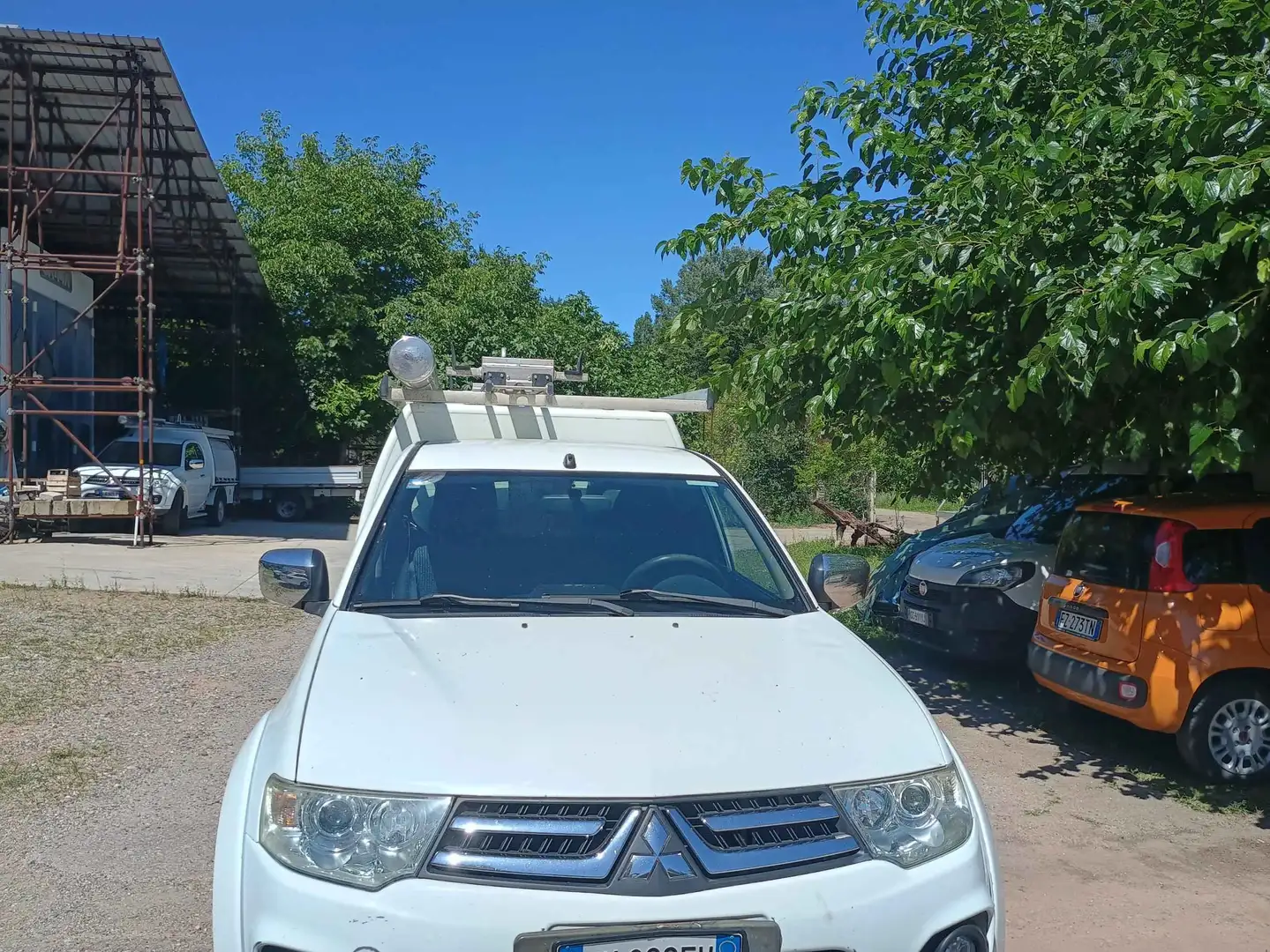Mitsubishi L200 2.5 DS 180 CV 4X4 ALLESTITO Bianco - 2