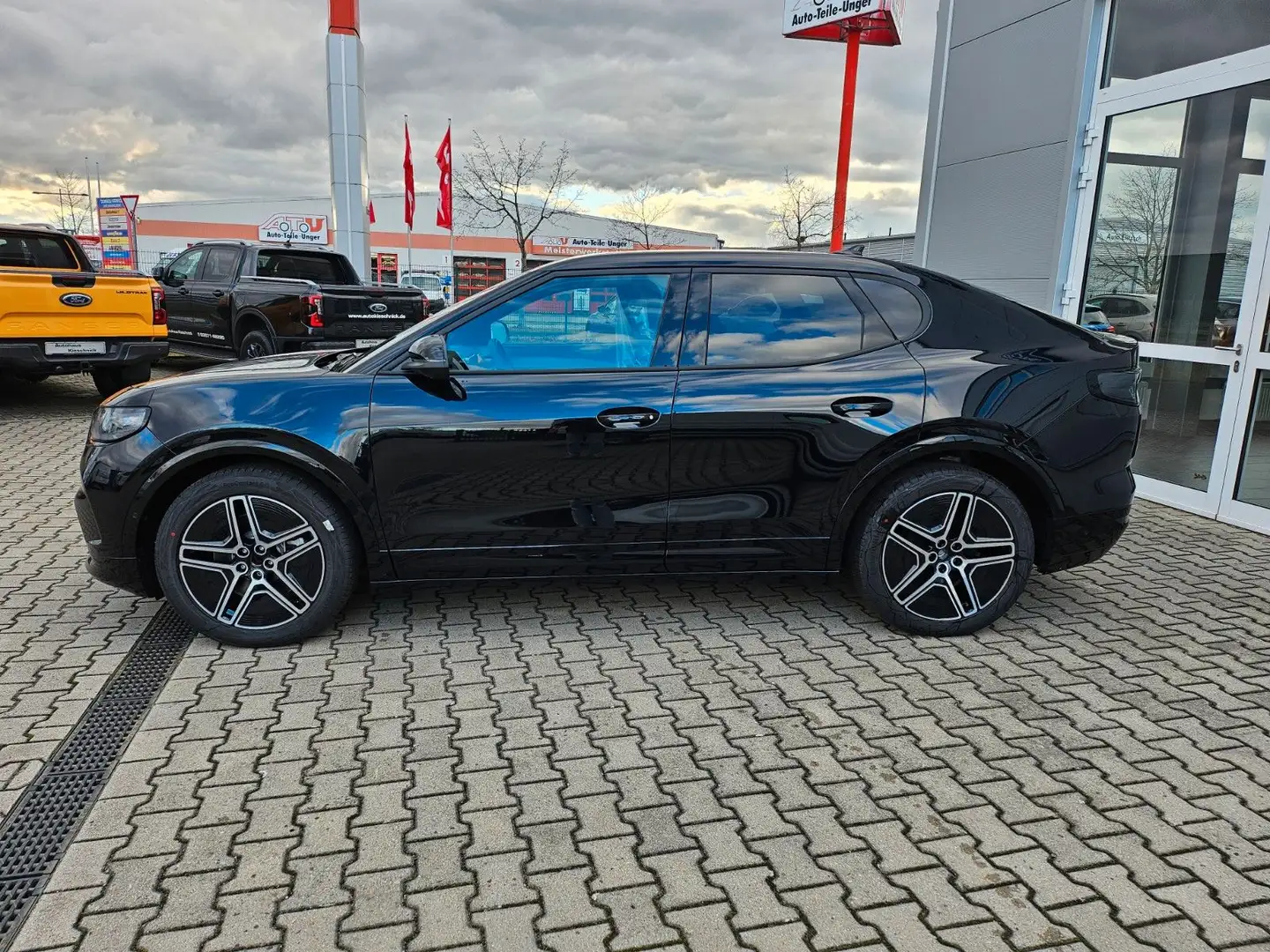 Ford Capri Premium RWD Noir - 2