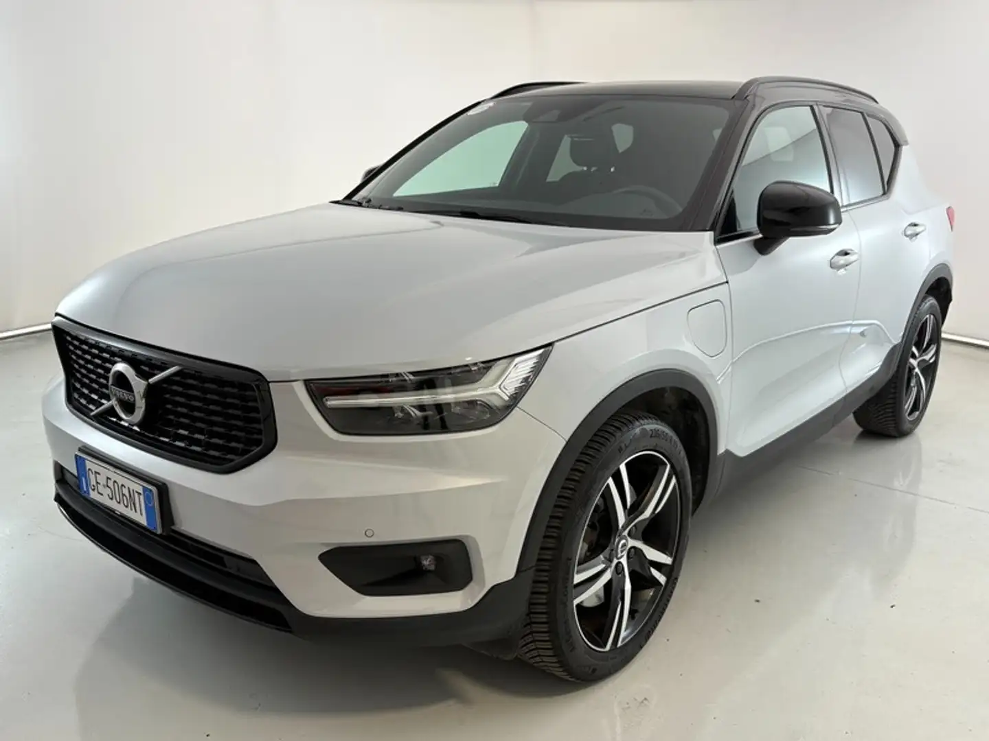 Volvo XC40 1.5 T5 Recharge Plug-in-Hybrid R-Design Bianco - 1