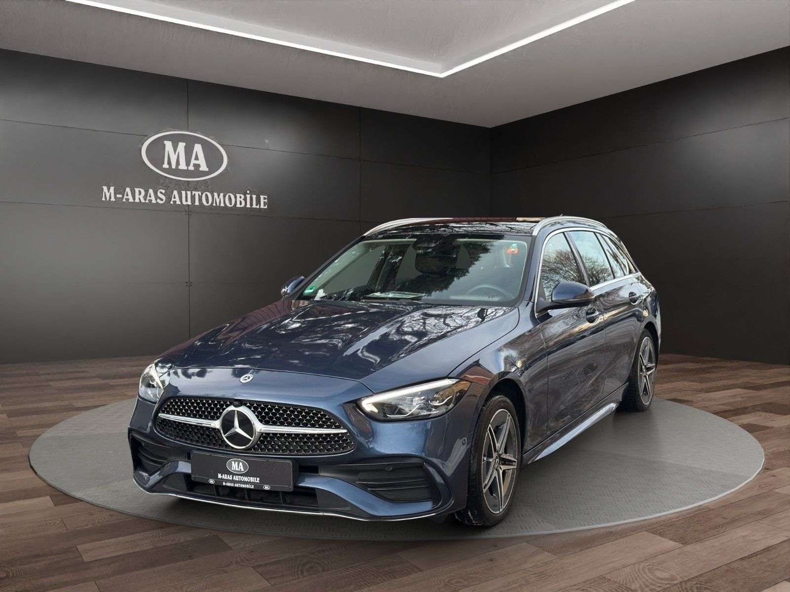 Second hand Mercedes Benz C-Class 300