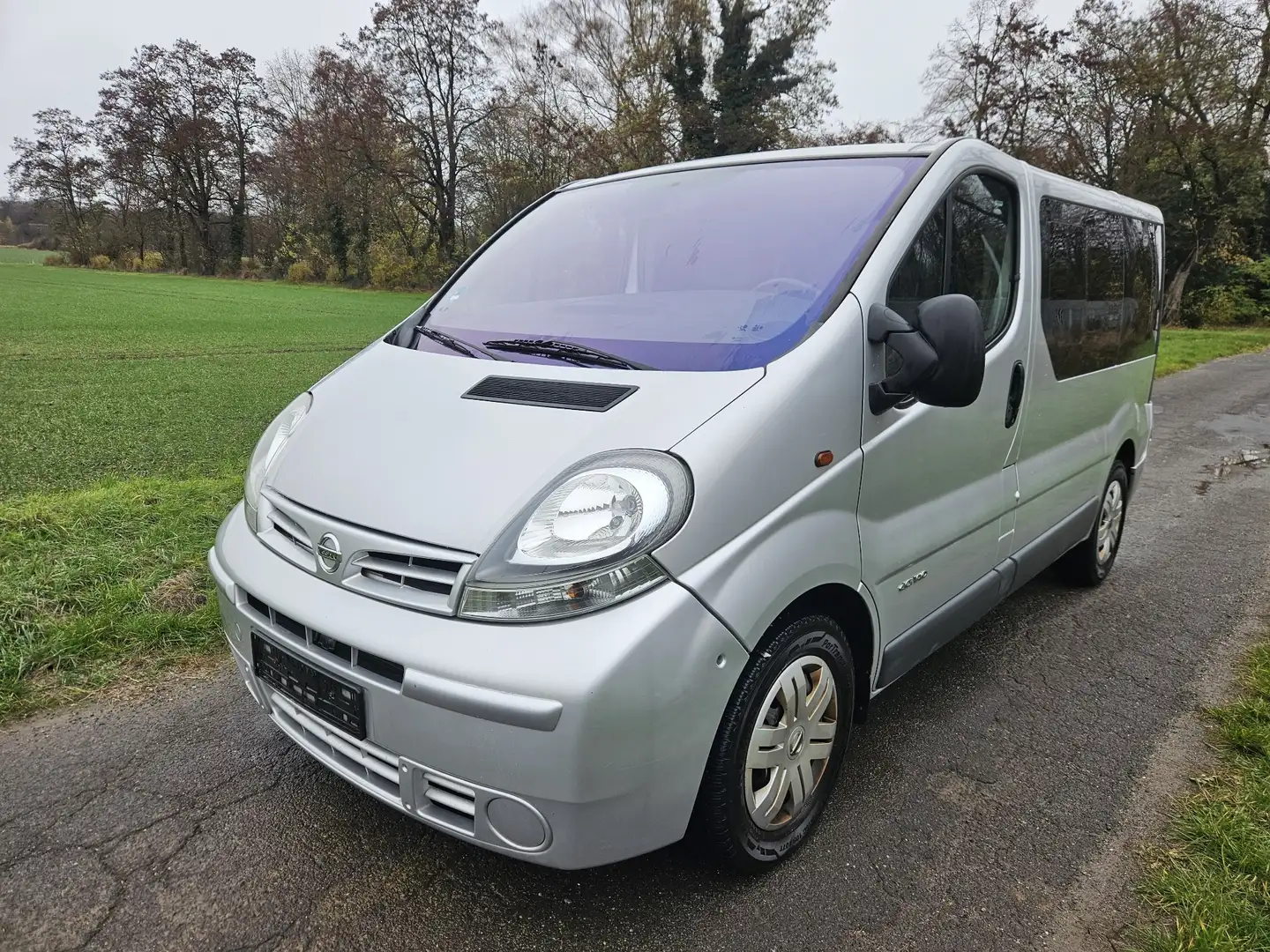 Nissan Primastar 2,5 DCI 140,,AHK,Klima,Tüv bis 10-2027 Silber - 1