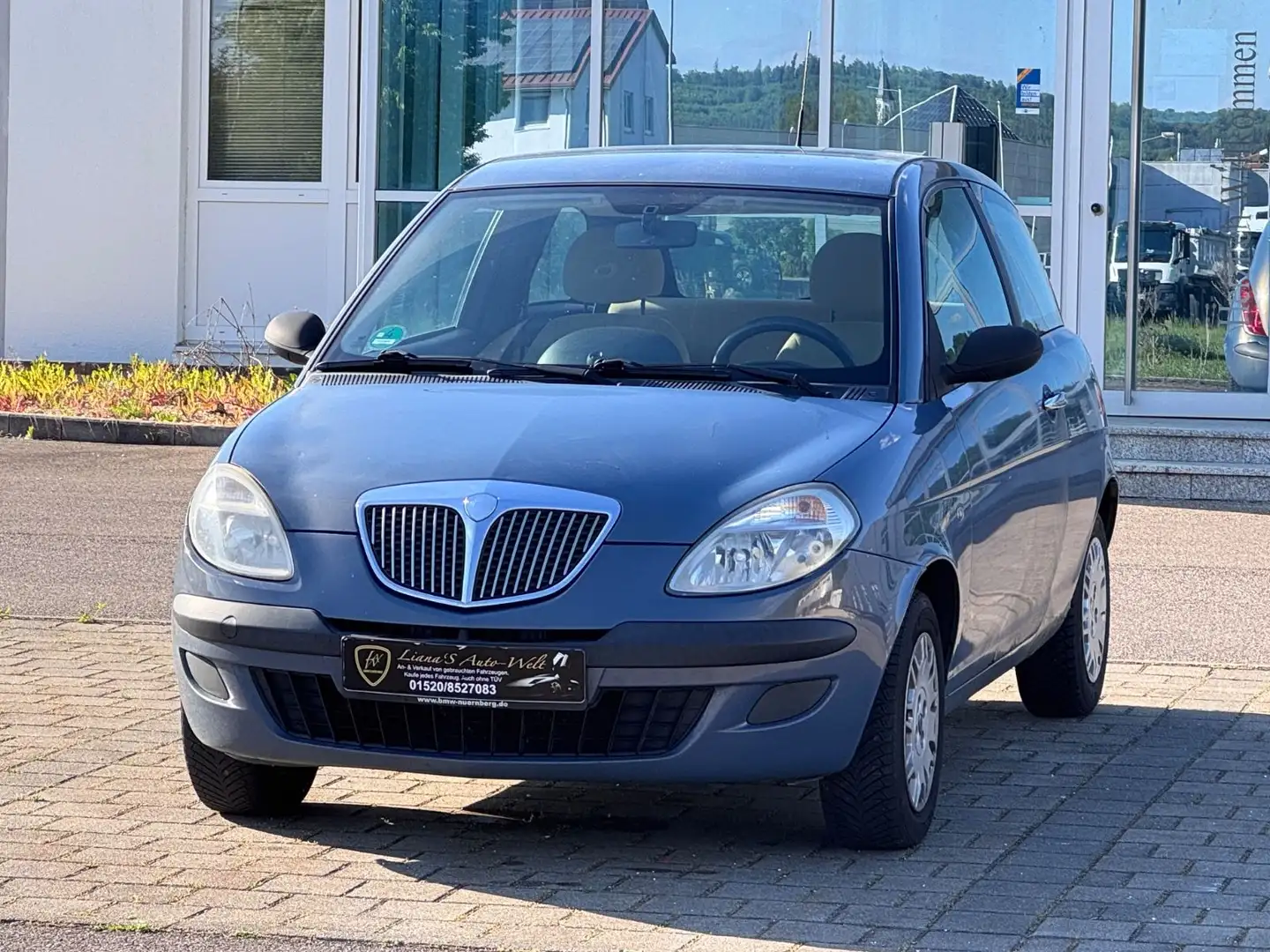 Lancia Ypsilon 1.2 8V Серый - 2