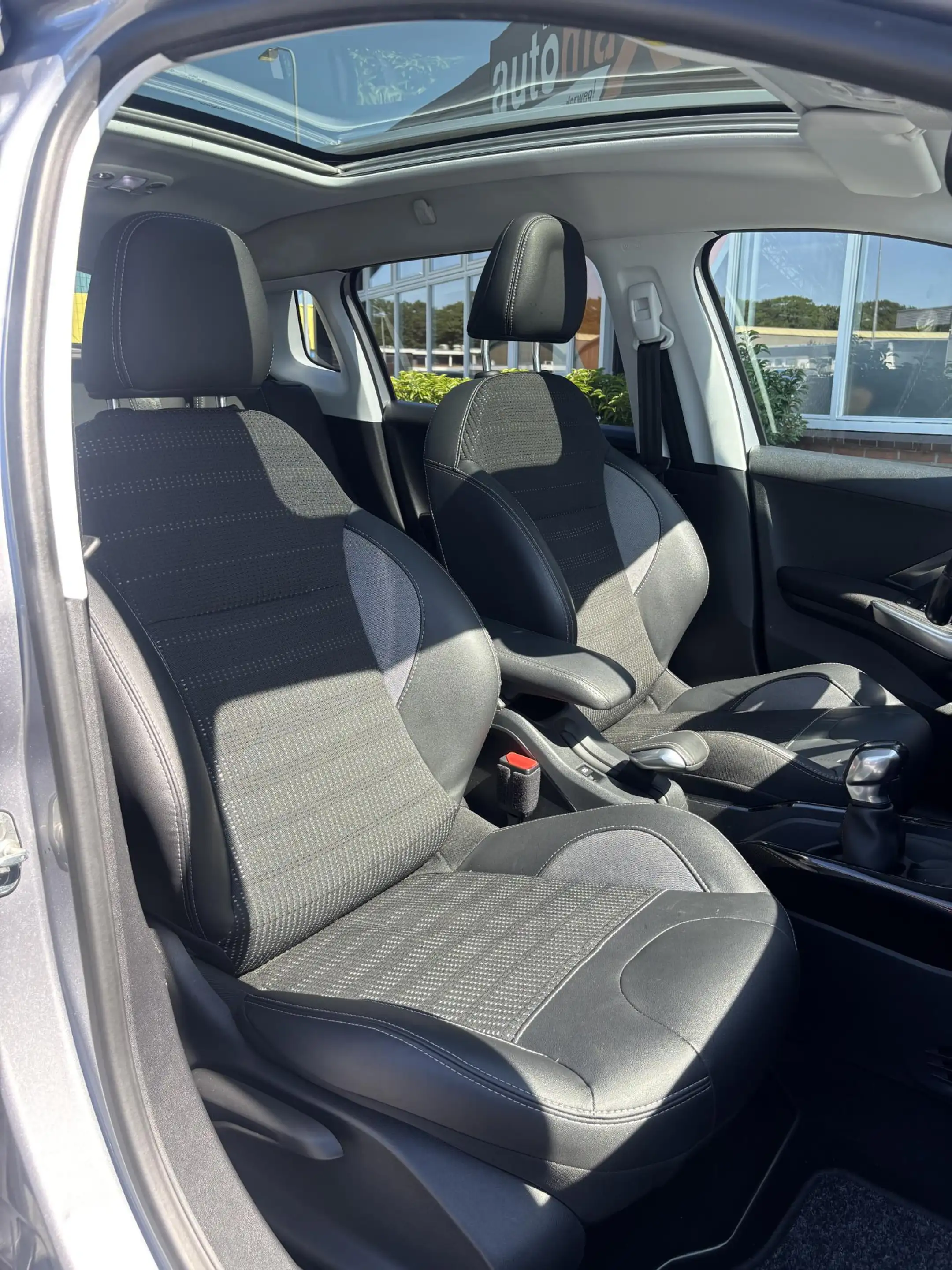 Peugeot 2008 1.2 PureTech Allure Panodak - Nieuwe APK - Dealer — photo 11