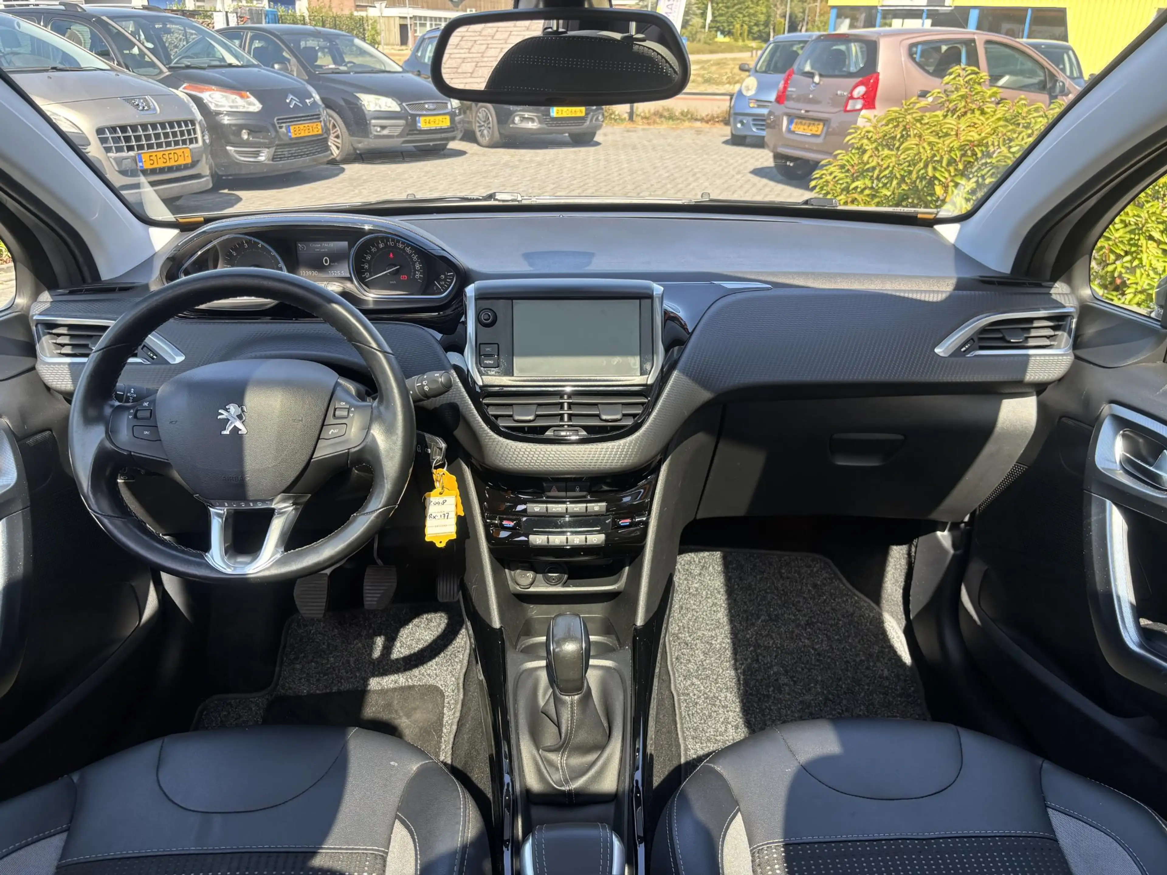 Peugeot 2008 1.2 PureTech Allure Panodak - Nieuwe APK - Dealer — photo 4