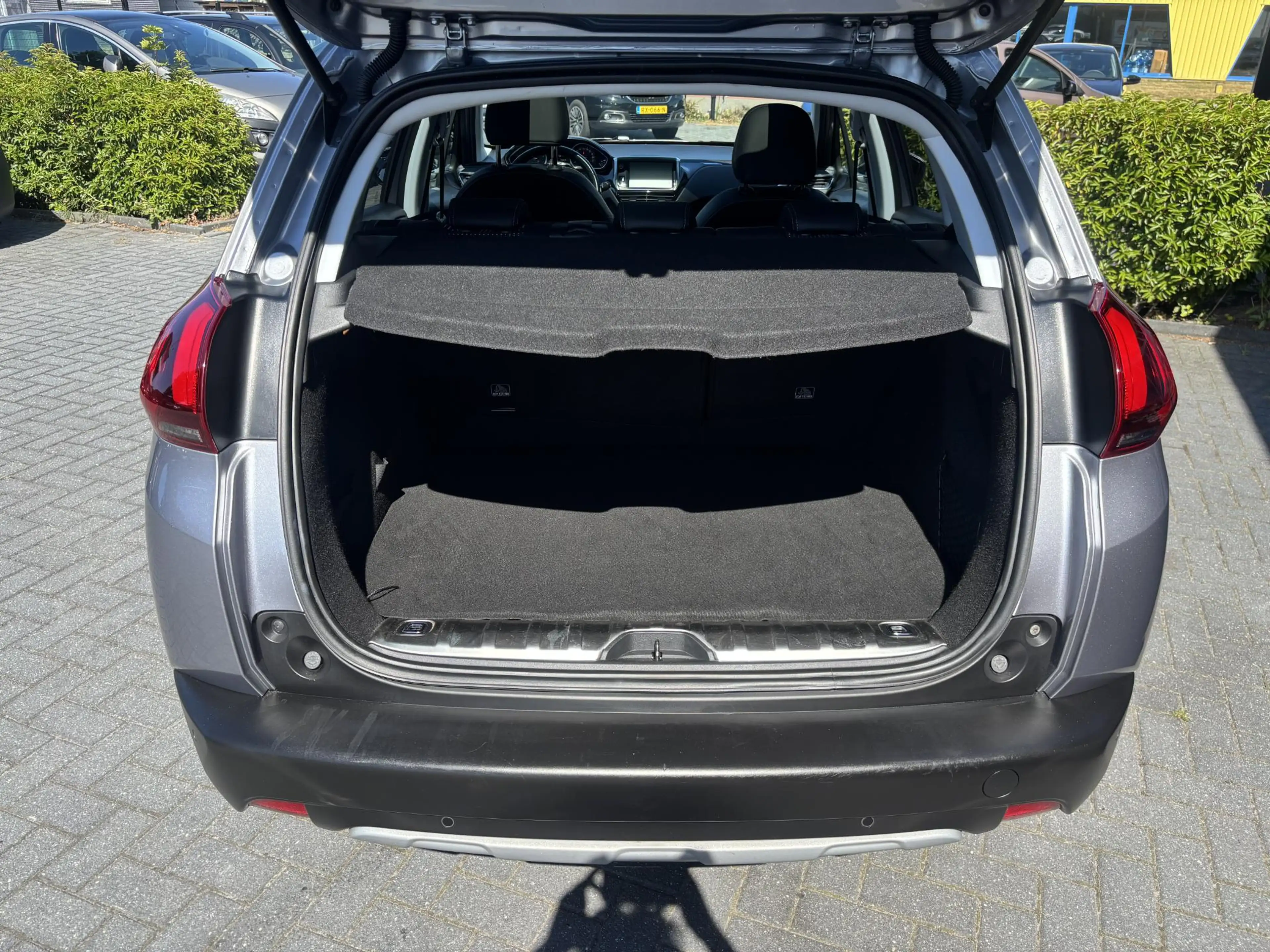 Peugeot 2008 1.2 PureTech Allure Panodak - Nieuwe APK - Dealer — photo 6