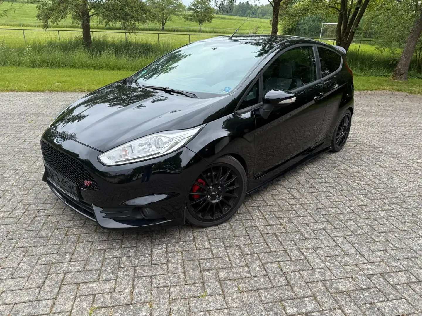Ford Fiesta ST 1.6 Navi RCam Negro - 1
