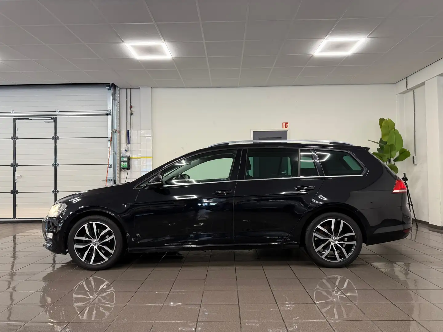 Volkswagen Golf Variant 1.2 TSI Business Edition Connected * Trekhaak / Ca Noir - 2