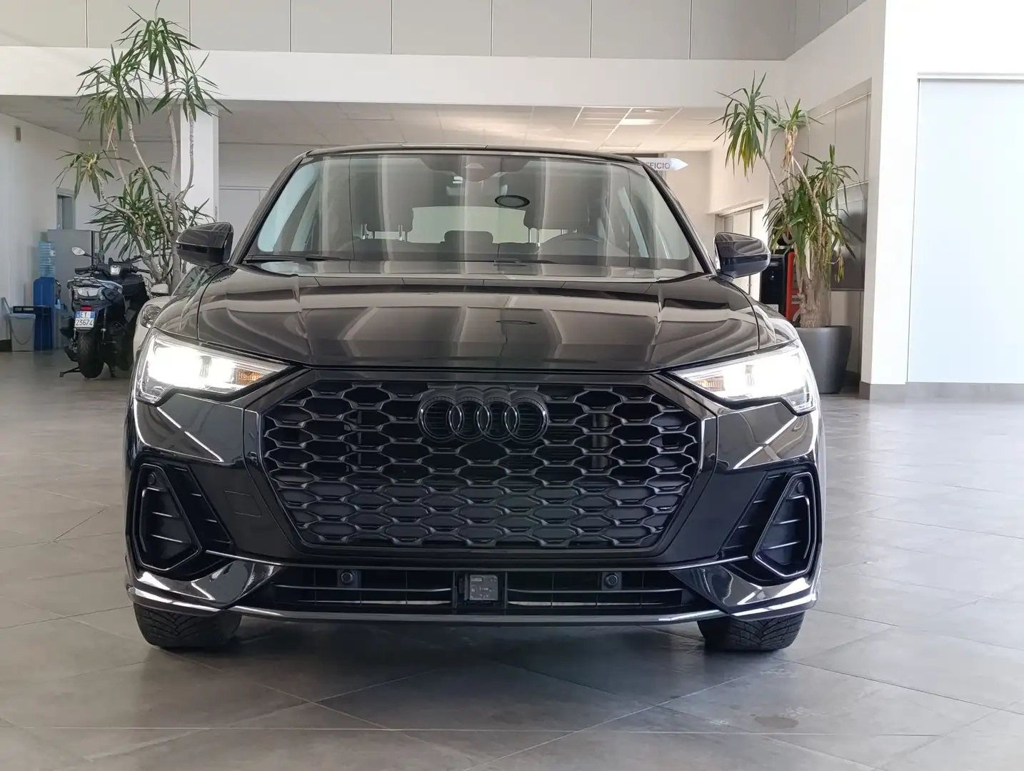 Audi Q3 SPB 45 TFSI e S tronic S line edition*TETTO* Nero - 2
