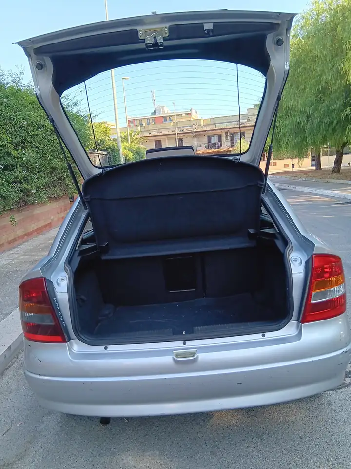Opel Astra 5p 1.4i 16v Club, foto 8