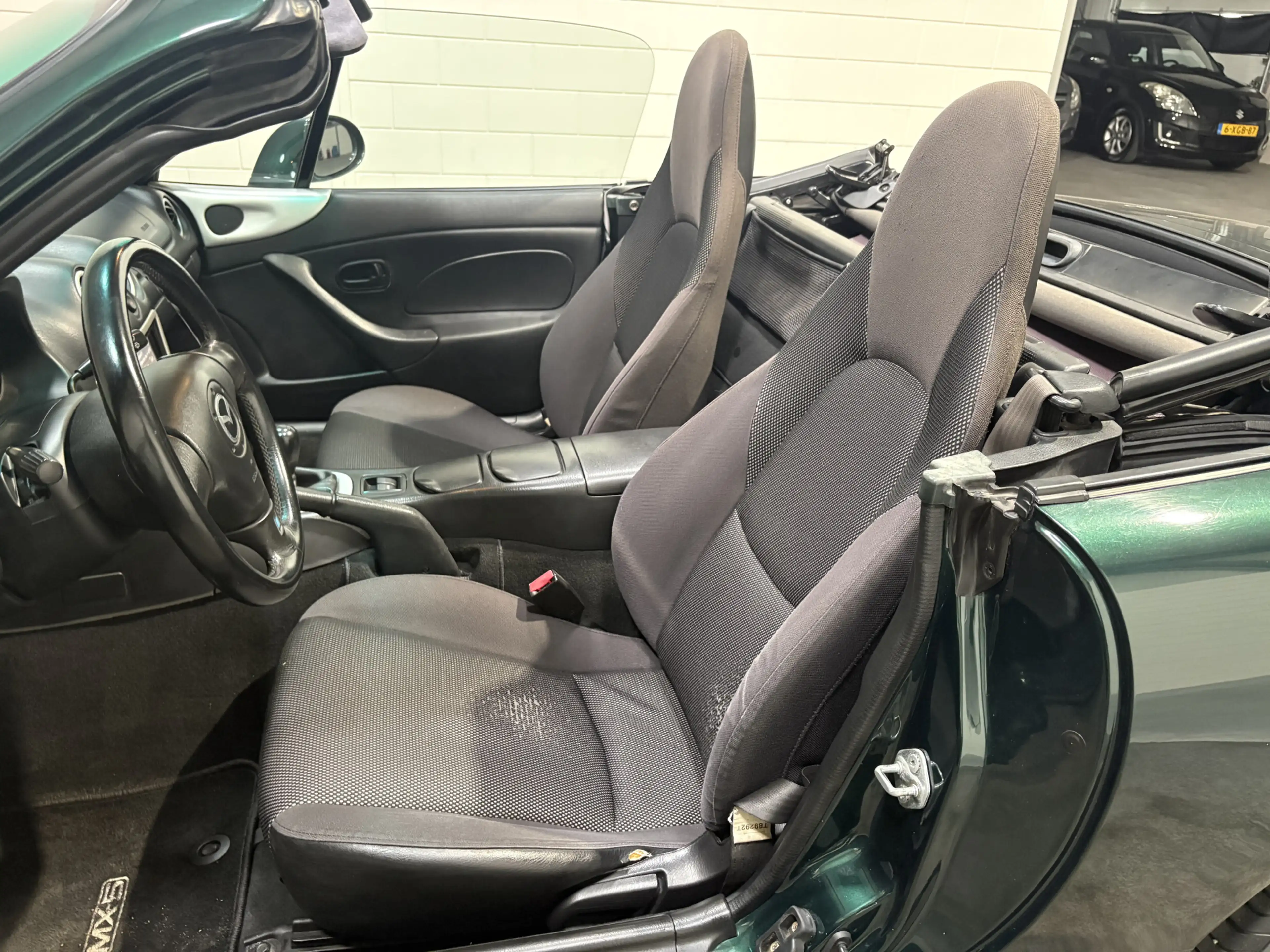 Mazda MX-5 Roadster, 1.6i Exclusive, ICONISCHE uitstraling, z — photo 15