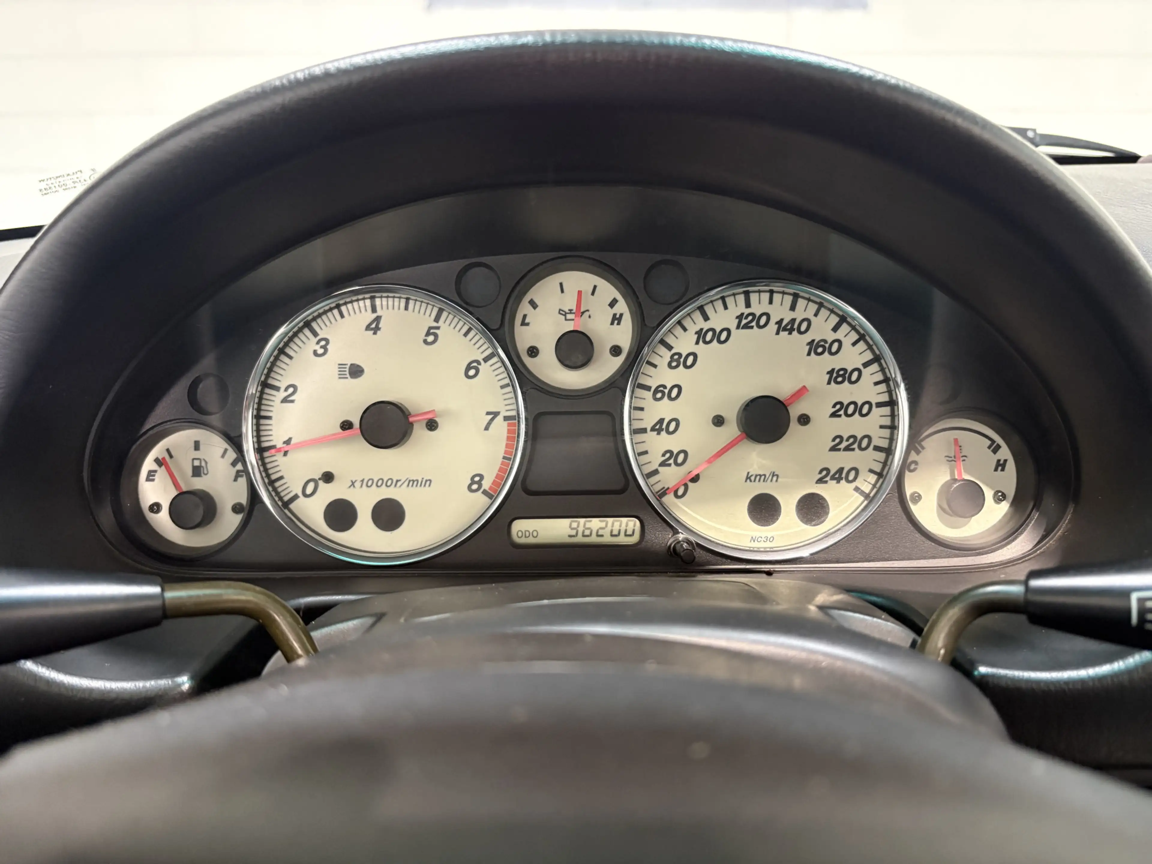 Mazda MX-5 Roadster, 1.6i Exclusive, ICONISCHE uitstraling, z — photo 13