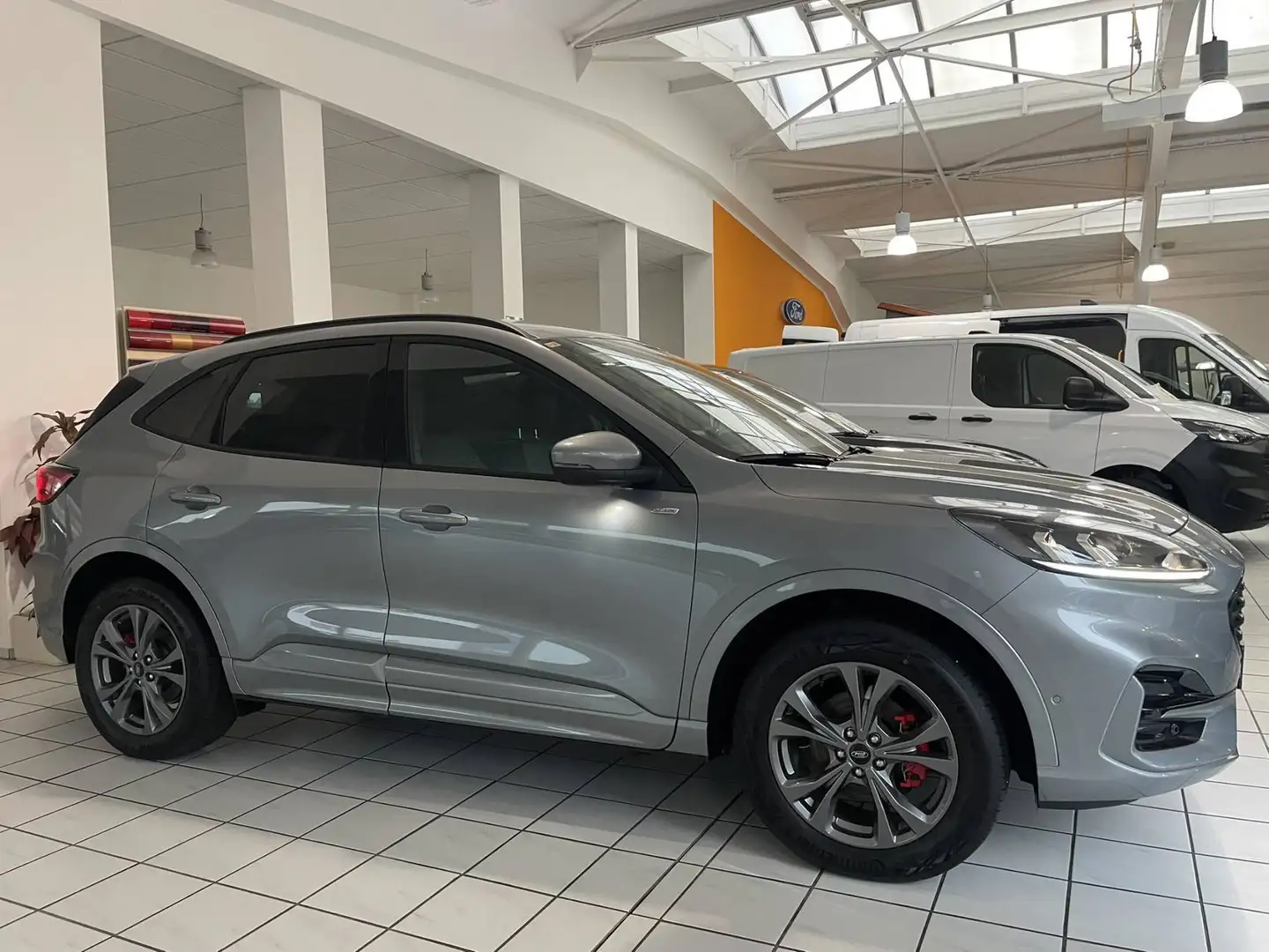 Ford Kuga ST-Line Plateado - 2