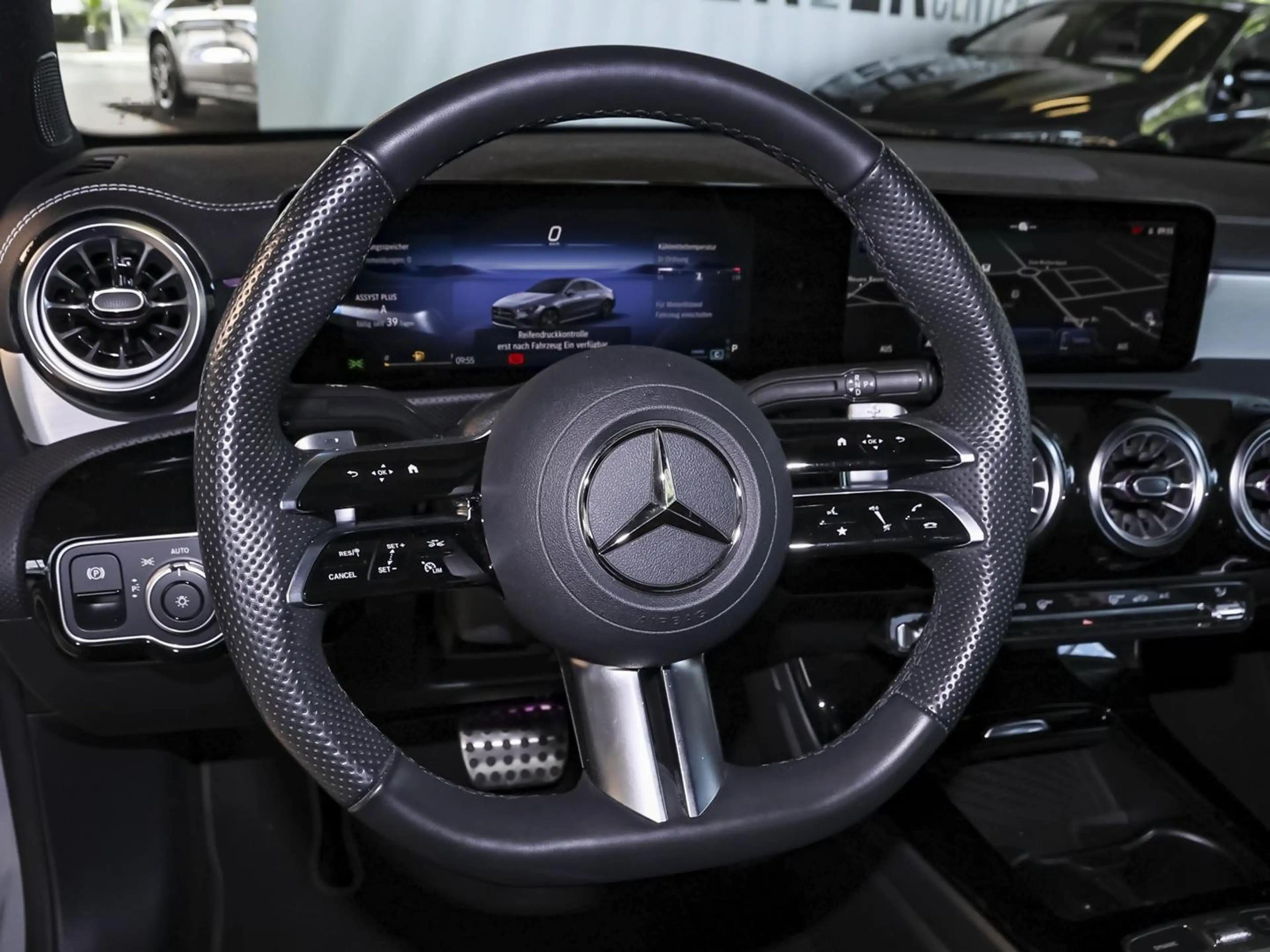 Mercedes-Benz CLA 200 AMG Edition Night Rückfahrkamera Ambient — photo 13