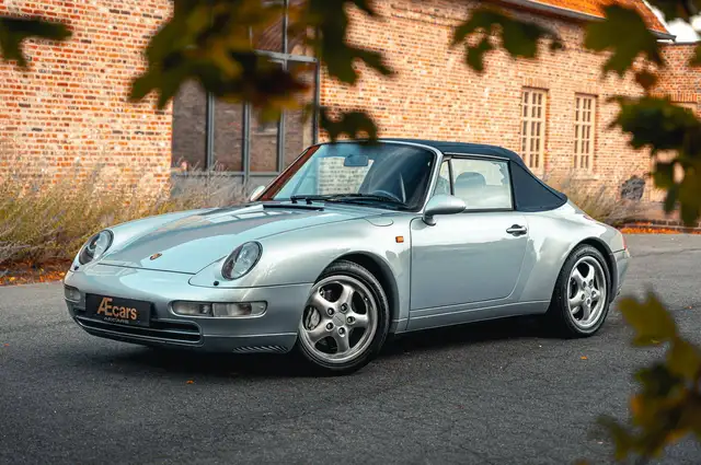 Porsche 911 view 3