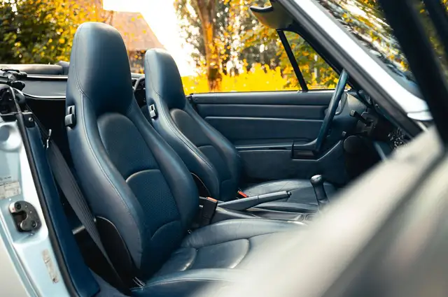 Porsche 911 view 16