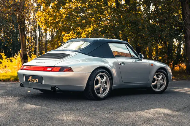Porsche 911 view 2