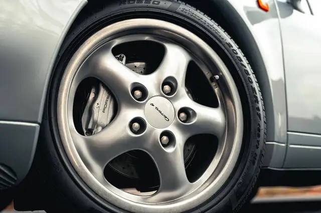Porsche 911 view 25