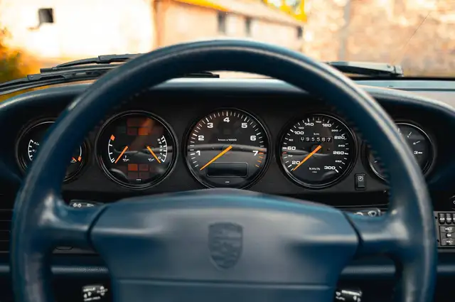 Porsche 911 view 10