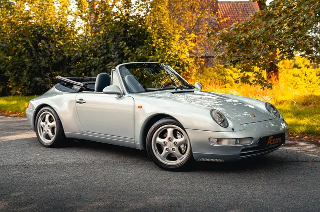 Porsche 911 view 4
