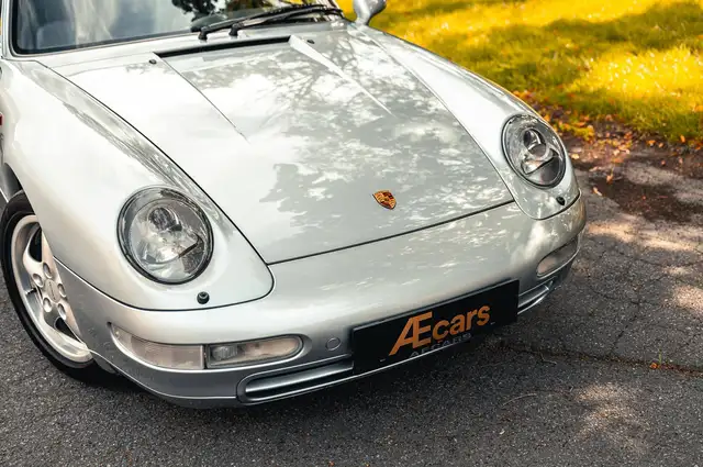 Porsche 911 view 18