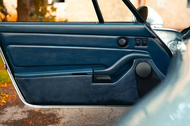 Porsche 911 view 12