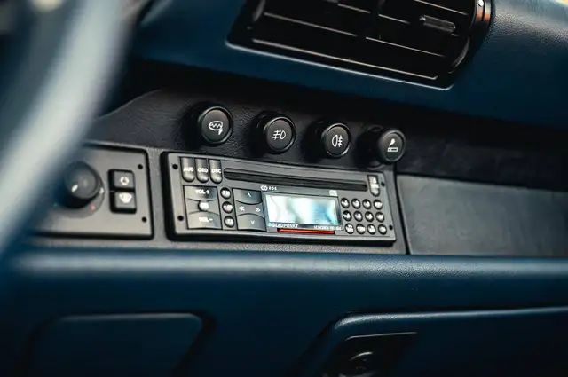 Porsche 911 view 7