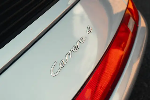 Porsche 911 view 21