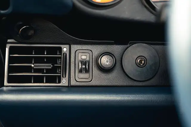 Porsche 911 view 6