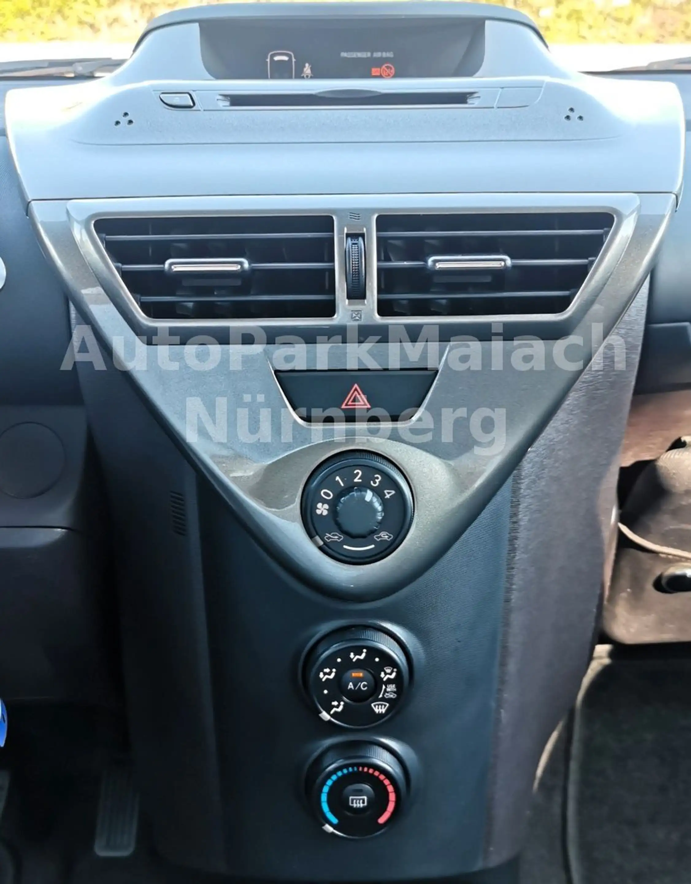 Toyota iQ iQ 4-Sitzer/Klima/Alu/2.Hd./Service/gepflegt — photo 11