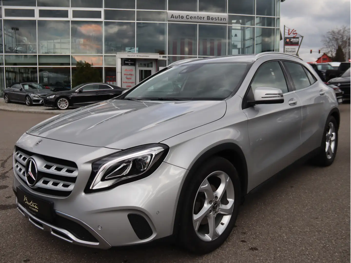 Mercedes-Benz GLA 200 LEDER/NAVIGATION/LED/SCHECKHEFT/AHK/PDC Argent - 2