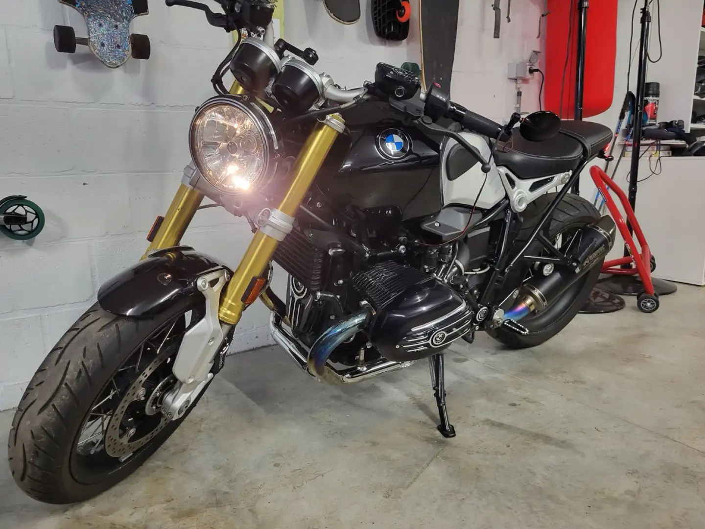 BMW R nineT - 1
