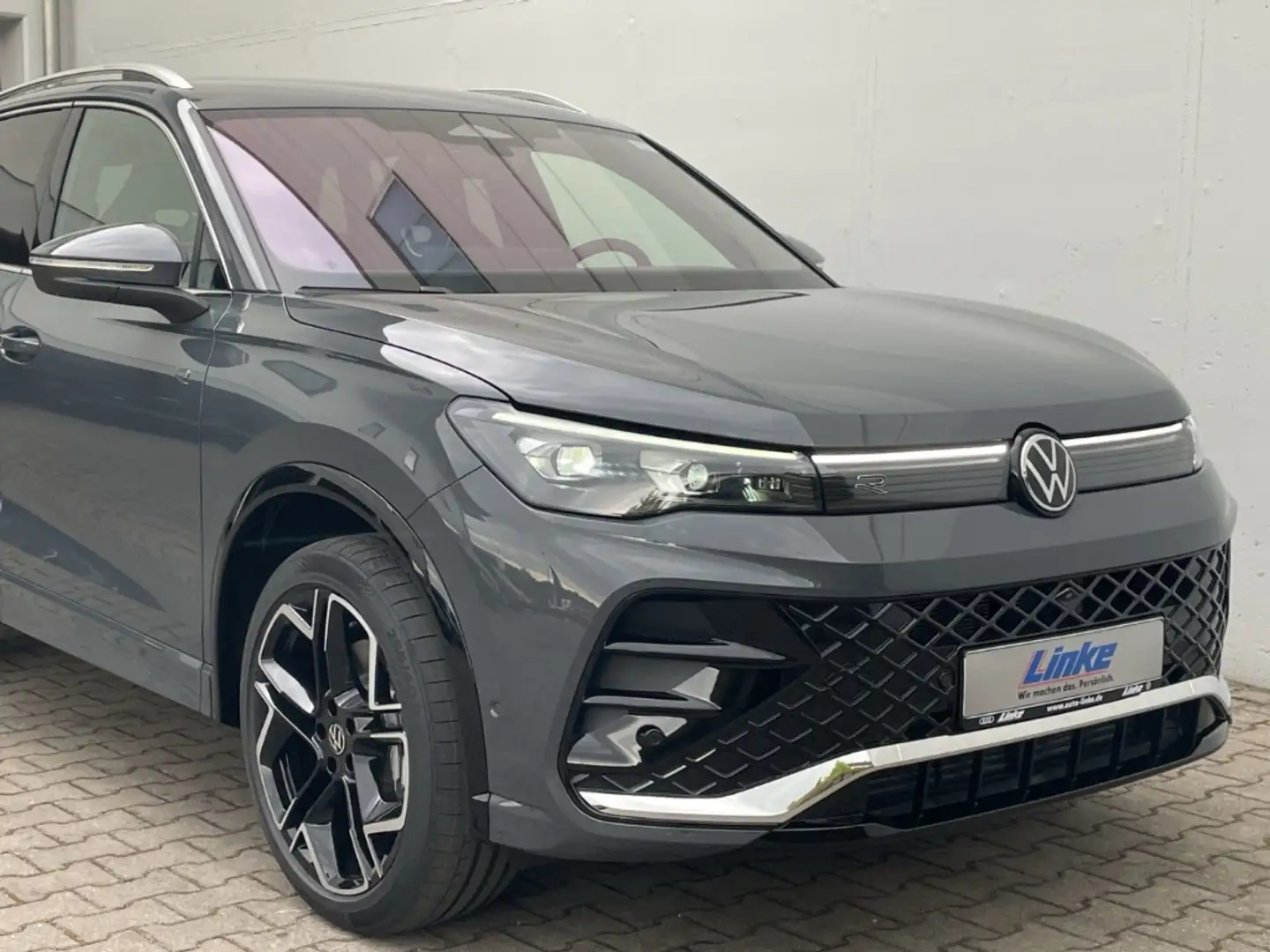 Volkswagen Tiguan 2.0 TSI DSG 4MOTION Standhzg/AHK/HUD/DCC Grau - 2