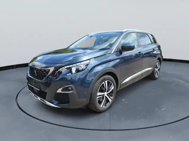 Peugeot 5008 main image