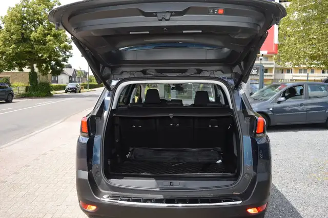 Peugeot 5008 view 12