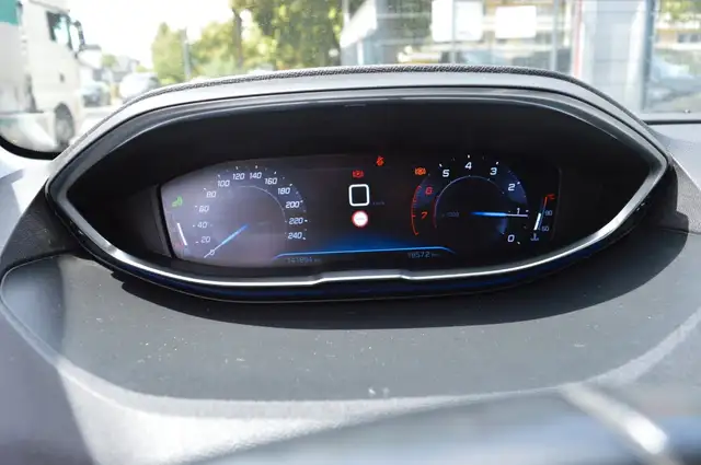 Peugeot 5008 view 14
