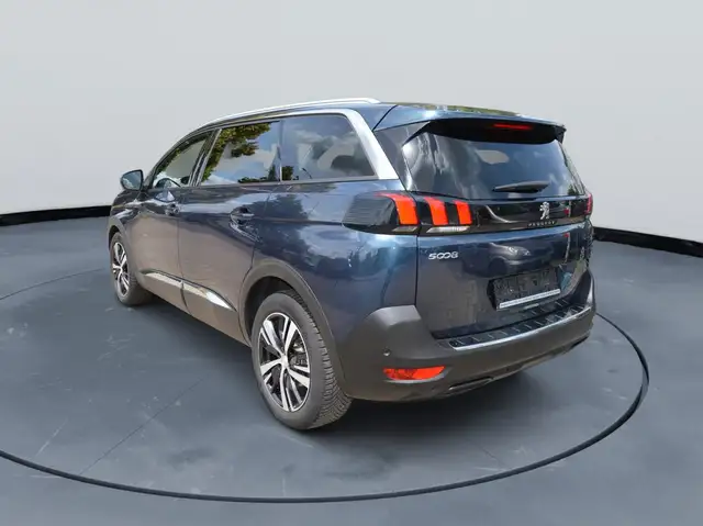 Peugeot 5008 view 6