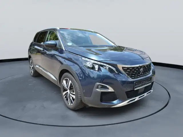 Peugeot 5008 view 3