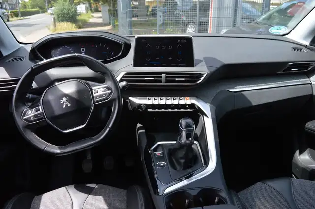 Peugeot 5008 view 11